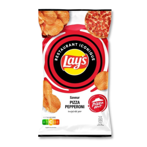 Paquet de chips de la marque Lay's en collaboration ave Pizza Hut. On peut y voir des chips ainsi qu'une pizza pepperoni.